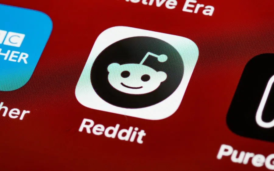How to Boost Reddit Growth with Top AEO Analytics